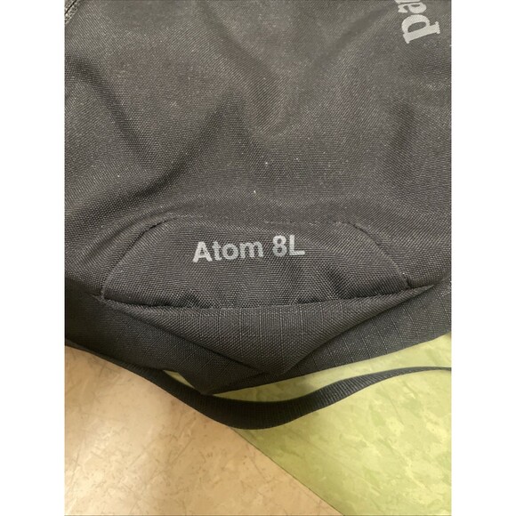 Patagonia Hiking Outdoor Bag Atom Sling 8L, Black, One Size Crossbody Black - Picture 3 of 11